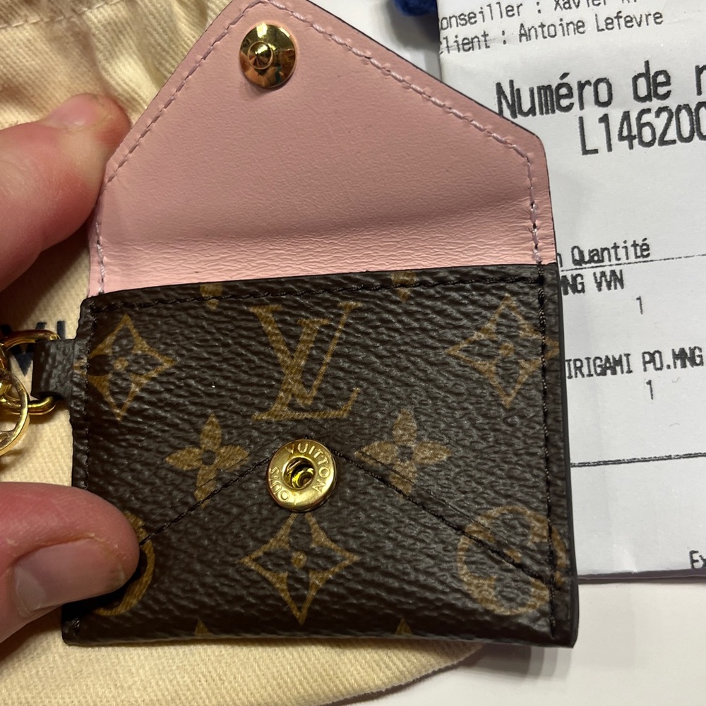 Authentic New Louis Vuitton Monogram Key chawith Gold Hardware. - Picture 4 of 4